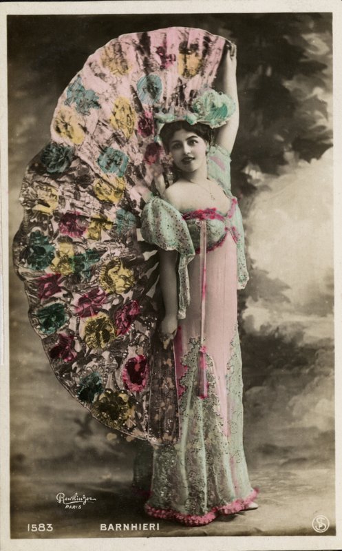Bayan Barnhieri by French Photographer