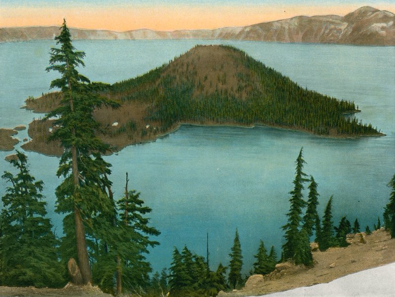 Wizard Island, Crater Lake (mynd) by American Photographer (after)
