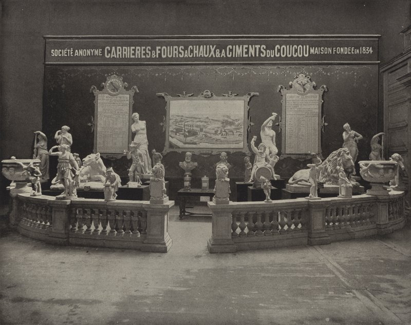 Çimentoda Heykel by American Photographer