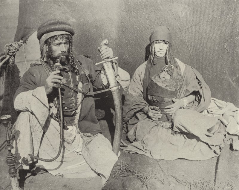 Bedevi Şefi ve Ailesi by American Photographer