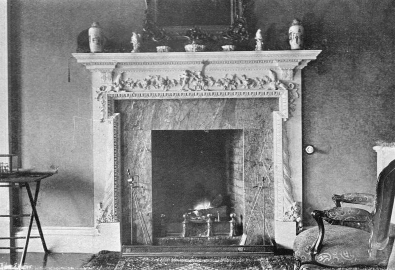 Kültürlü Bir Mantel by Charles Latham
