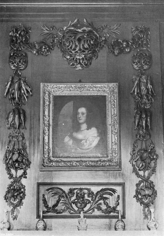 Hall Mantel üzerindeki oymalar by Charles Latham