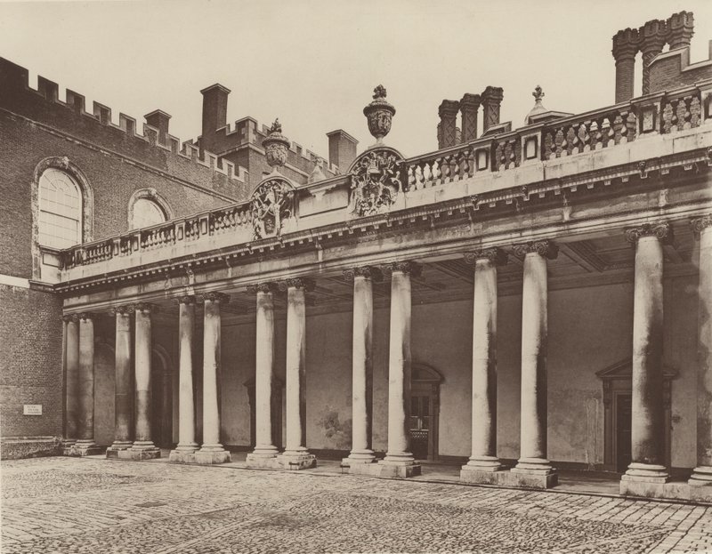 Hampton Court Sarayı, Colonnade - Kings Girişi by Charles Latham