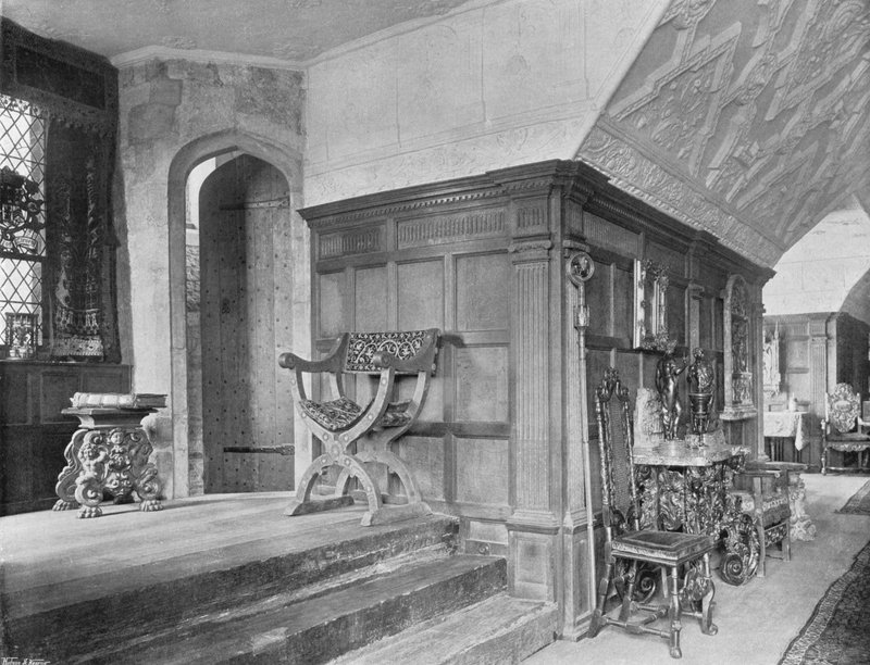 Galeri Körfezi ve Newel Merdiveni by Charles Latham