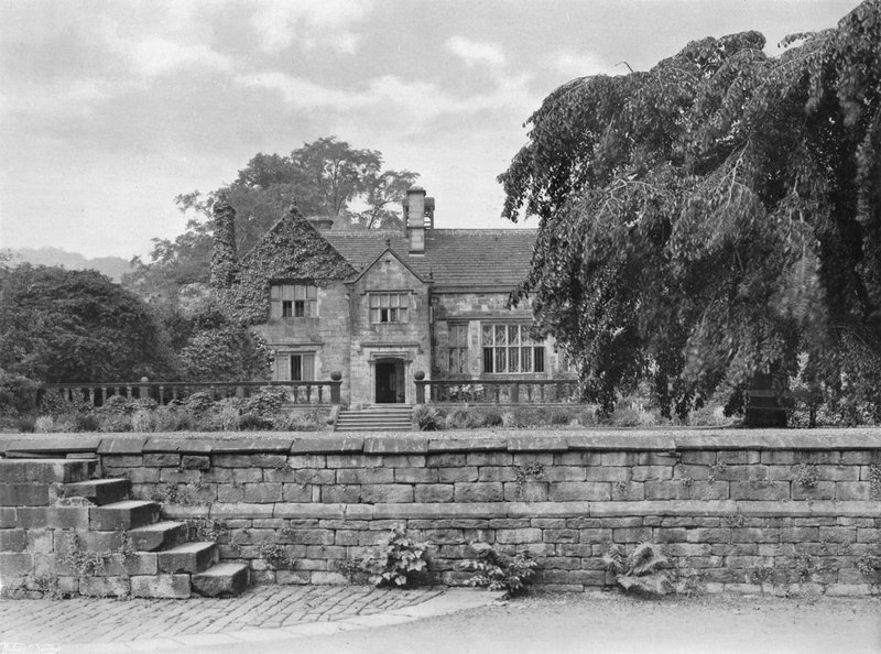 Woodsome Salonu by Charles Latham