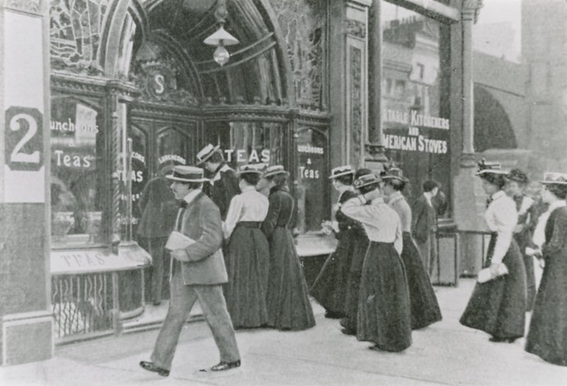 Buckingham Sarayı Bahçe Partisi, 1911 by English Photographer