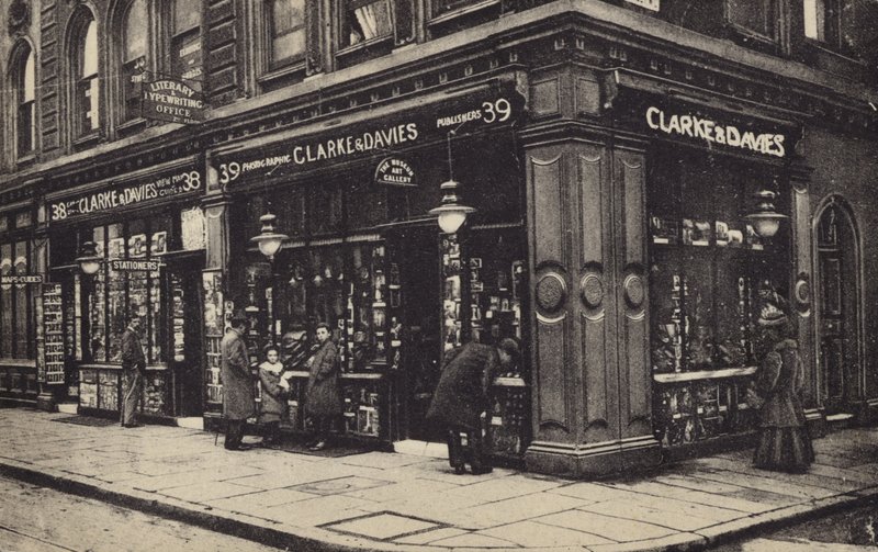 Clarke ve Davies by English Photographer