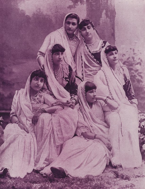 Parsee Bayanlar Grubu by English Photographer