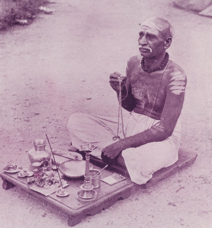 Adanmışlıklarında Hindu Rahibi by English Photographer