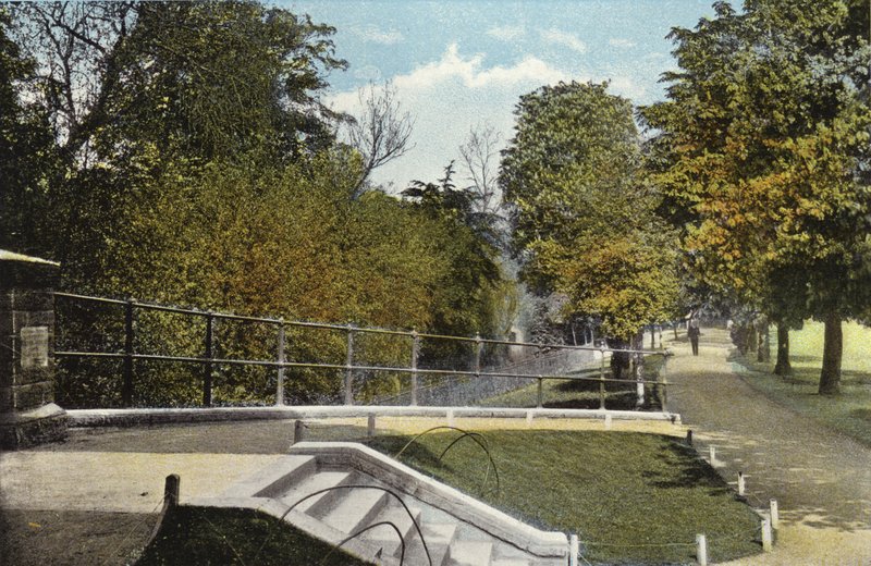 Pompa Odası Bahçelerinde, Leamington by English Photographer