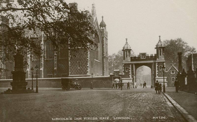Lincolns Inn Fields Kapısı, Londra by English Photographer