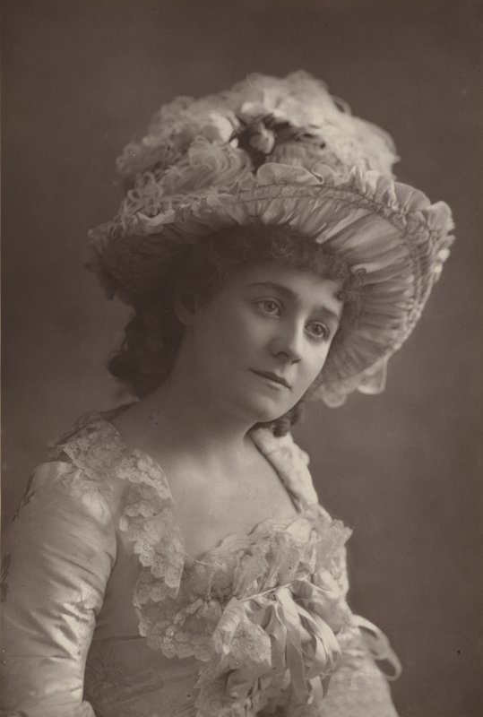 Bayan Kate Rorke by English Photographer