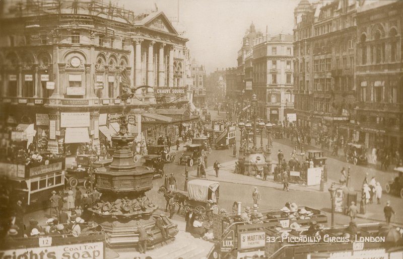 Piccadilly Sirki by English Photographer