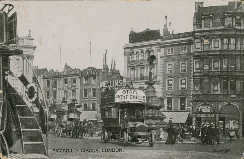 Piccadilly Sirki, Londra by English Photographer