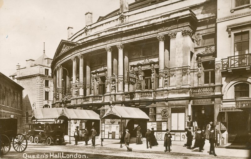 Queens Hall, Londra by English Photographer