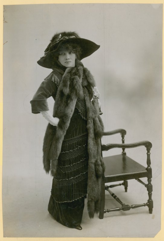 Sarah Bernhardt, oyuncu by English Photographer