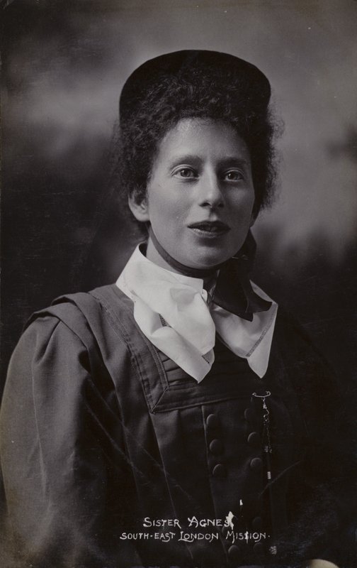 Rahibe Agnes, Güneydoğu Londra Misyonu by English Photographer