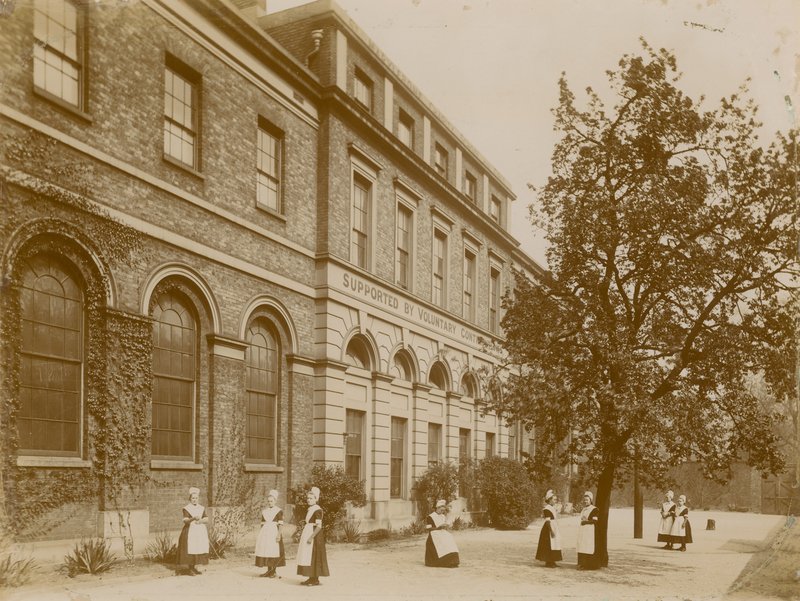 Kızlar için St Marylebone Yardım Okulu by English Photographer