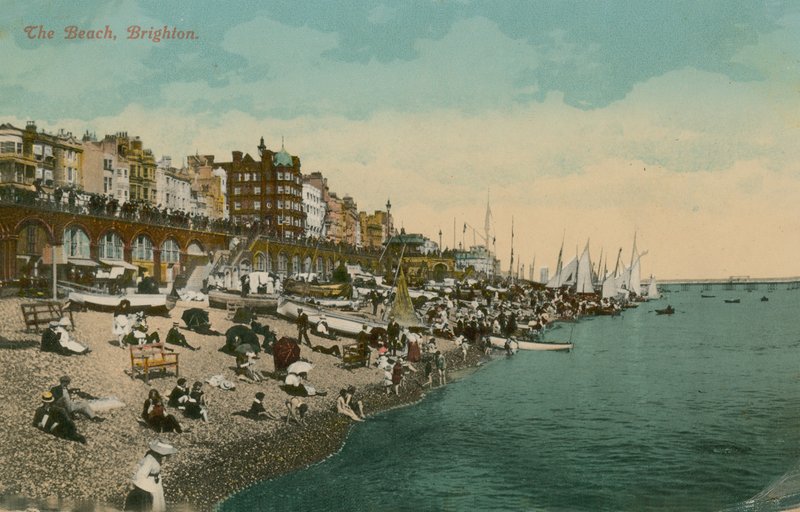 Plaj, Brighton. 1913 yılında gönderilen kartpostal. by English Photographer