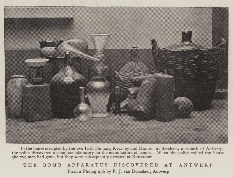 Antwerp'te keşfedilen Bomba Aparatı by English Photographer