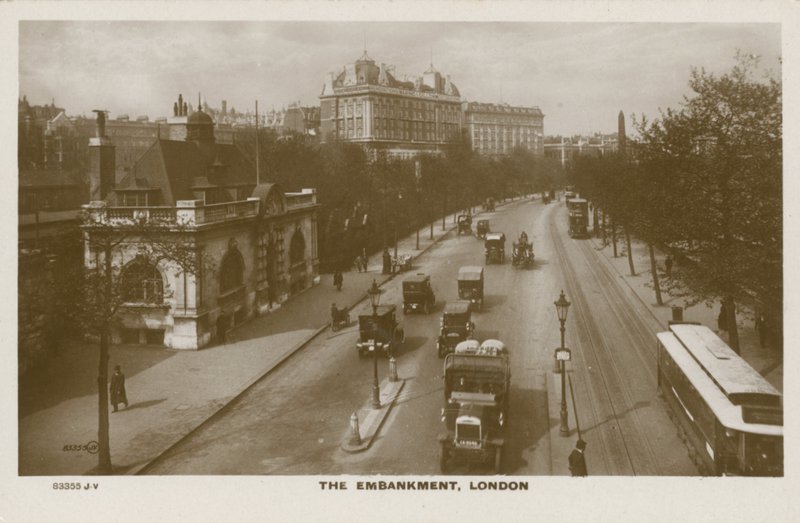 The Embankment, Londra by English Photographer