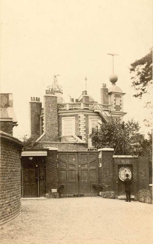 Greenwich Gözlemevi ve galvanik saat by English Photographer