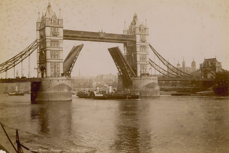 Tower Bridge, Londra by English Photographer