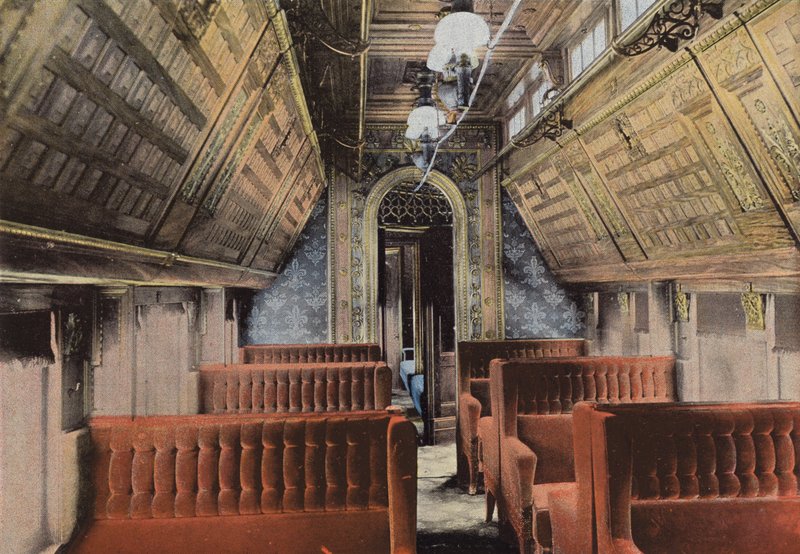 LInterieur DUn Uyuyan Araba by European Photographer
