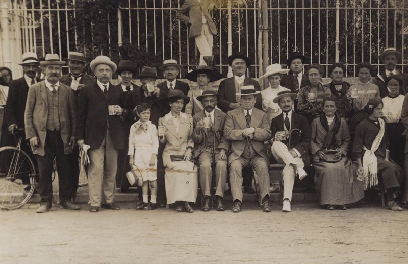 Büyük Fransız aile grubu by French Photographer