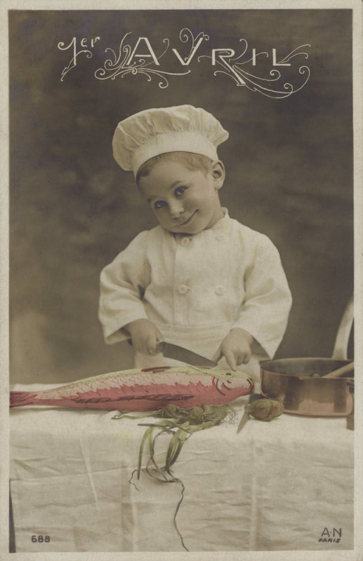 Küçük çocuk balık pişiriyor (renkli fotoğraf) by French Photographer
