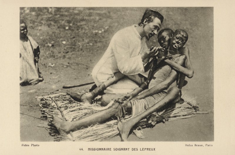 Cüzzamlılarla ilgilenen misyoner by French Photographer