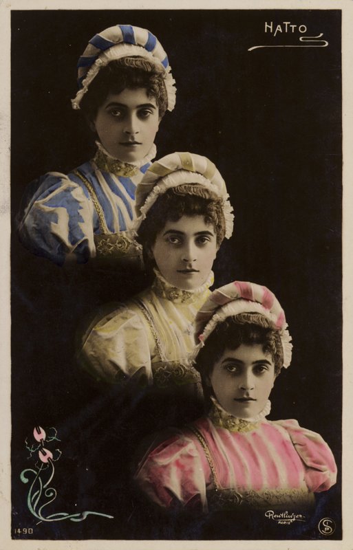 Üç özdeş kadın kafaları by French Photographer
