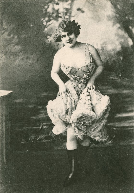 kimliği belirsiz dansçı by French Photographer