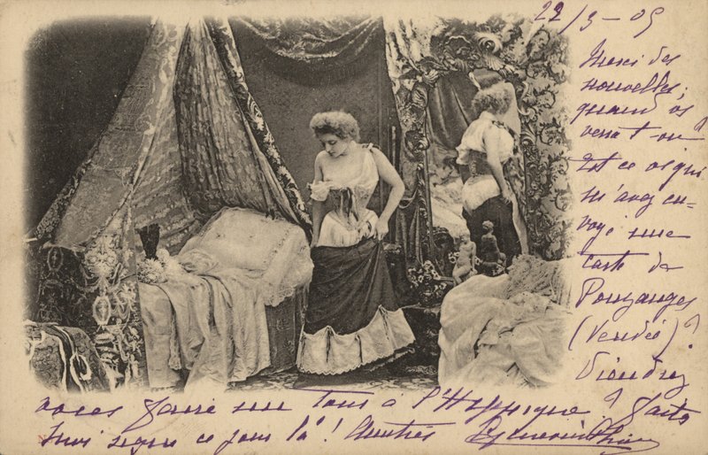 Aynada soyunan kadın by French Photographer