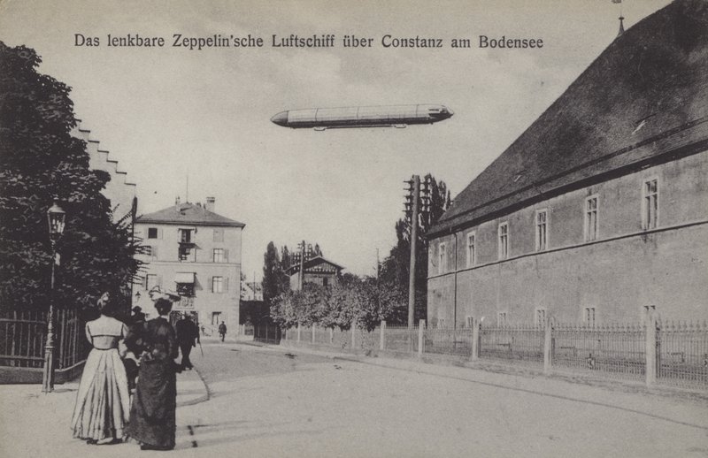 Konstanz, Almanya üzerinde uçan zeplin (s/b fotoğraf) by Photographer German