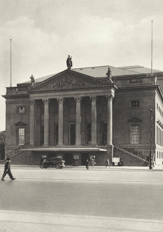 Berlin: Opernhaus; Opera Binası (s/b fotoğraf) by Sasha Stone